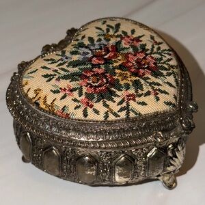 Antique Silver Heart-Shaped Tapestry Floral Musical Jewelry Box